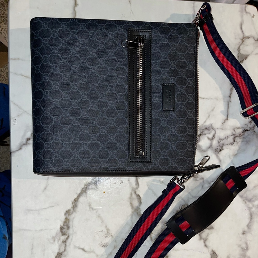 Gucci messenger bag